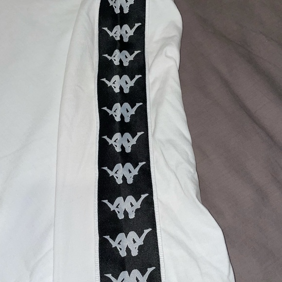 Like brand new vintage kappa t shirt with signs on the sleeves - Picture 4 of 5